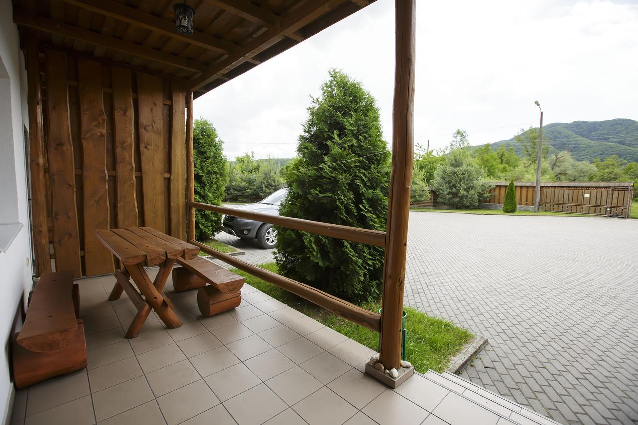 Trembita Hotel Choest Buitenkant foto