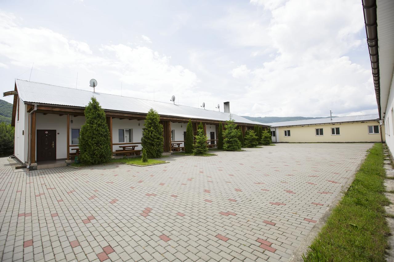Trembita Hotel Choest Buitenkant foto