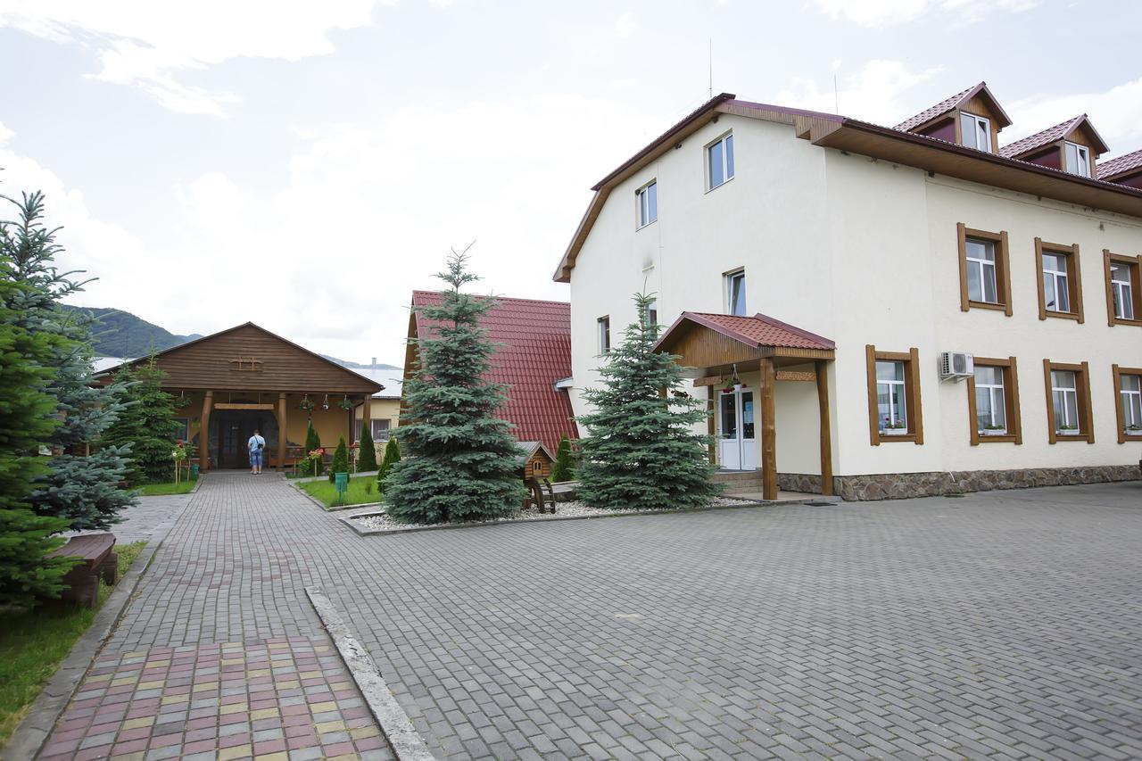 Trembita Hotel Choest Buitenkant foto