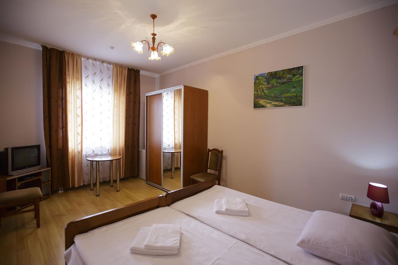 Trembita Hotel Choest Buitenkant foto